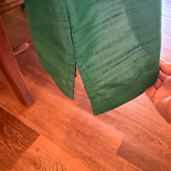 Crown & Ivy Hunter Green Top, Size Small
CHIC HOLIDAY ATTIRE!!! - Picture 7 of 12